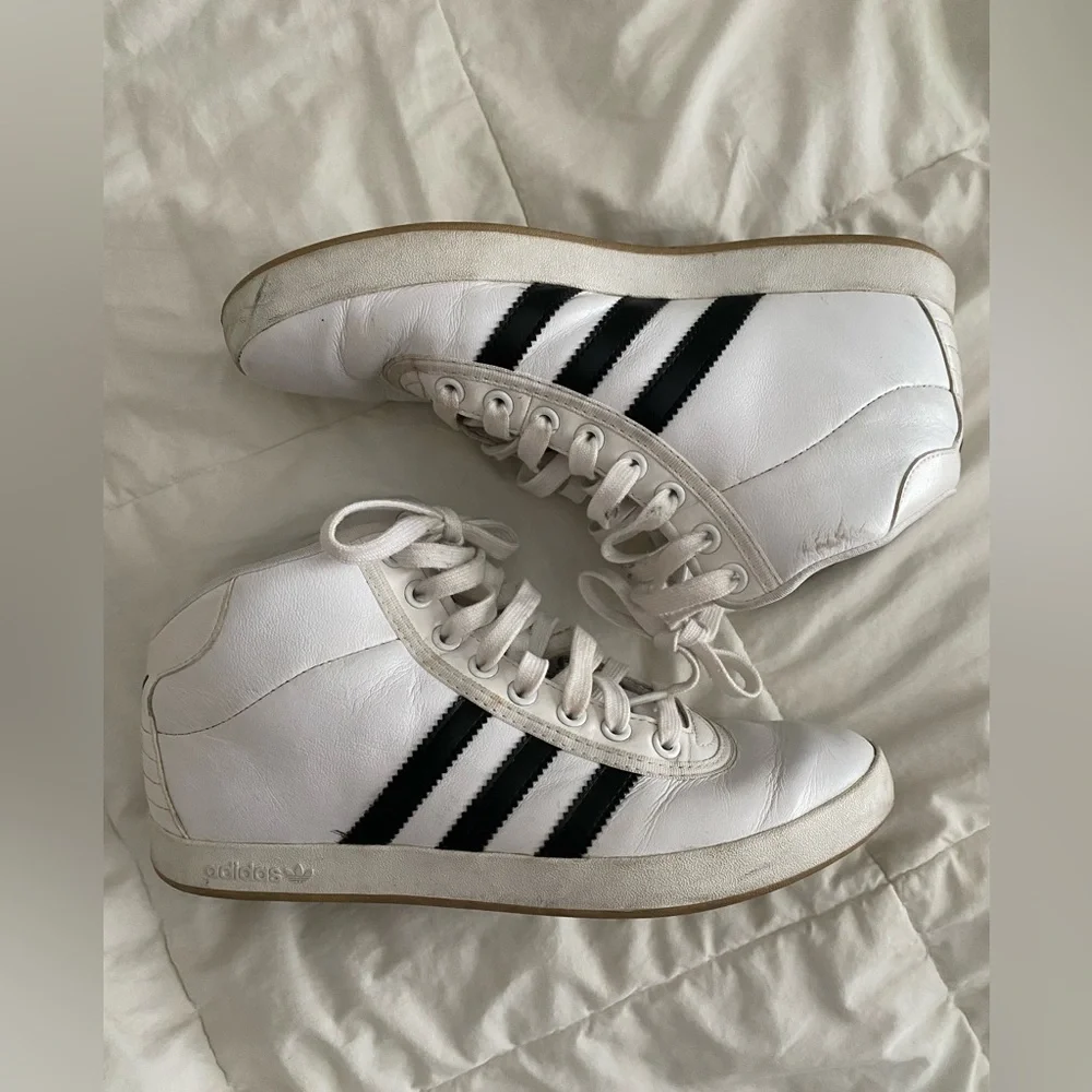 Adidas black and white high top shoes - Picture 2 of 8